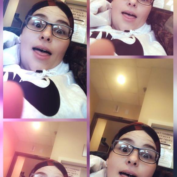 Meet your Posher, Bobbi - Picture 1 of 1